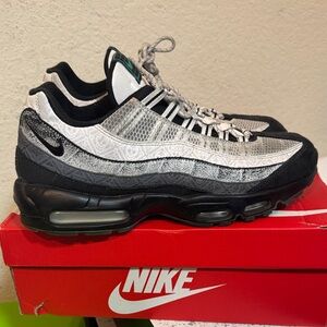 Nike Air Max 95 day of death Men's Black Green and White Sneakers